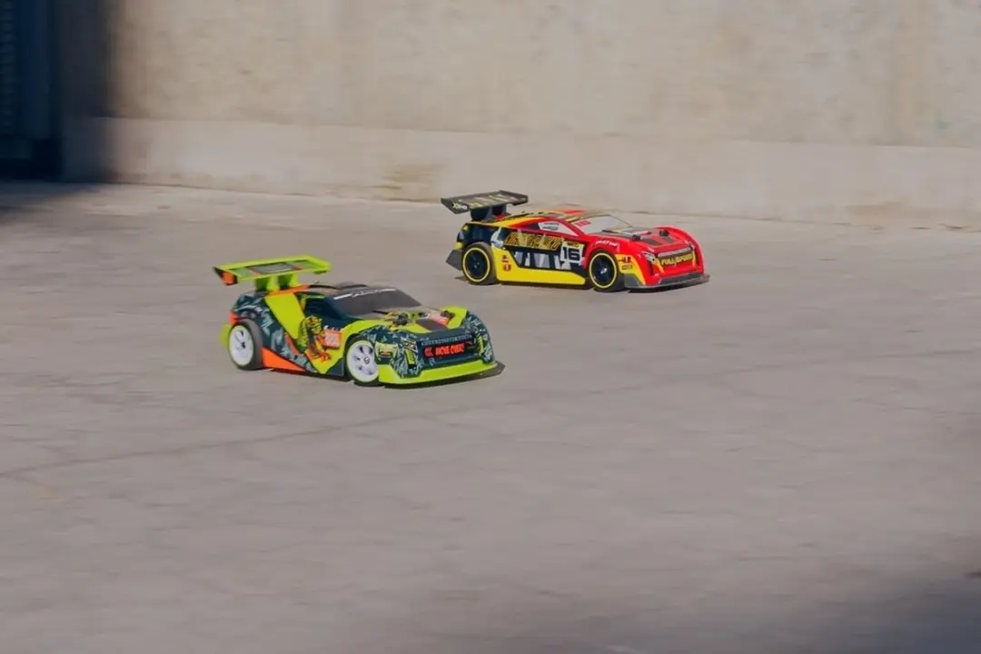 NIKKO Fang Racing RC Raceauto 1:16 - 14 km/u - 5x Penlite