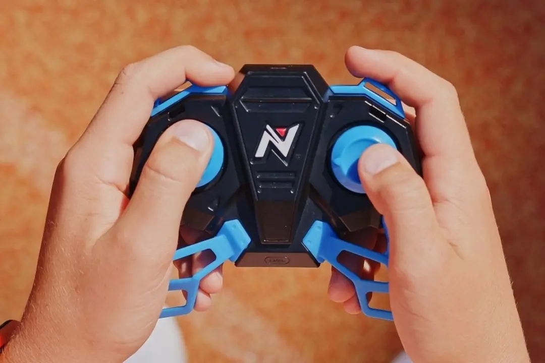 NIKKO Fang Racing RC Raceauto 1:16 - 14 km/u - 5x Penlite