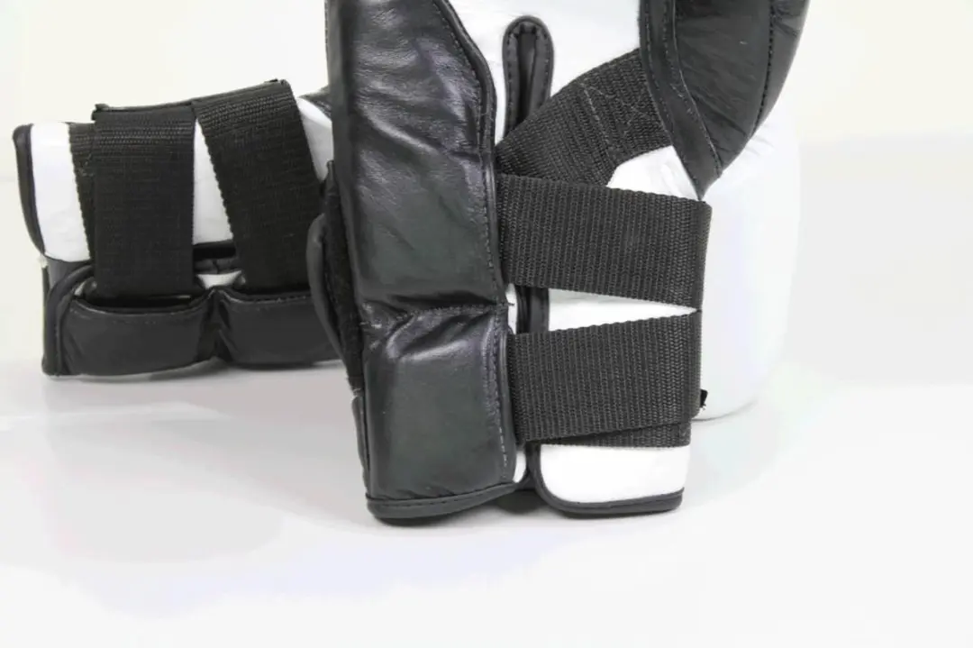 Legend Wrist Lock Bokshandschoenen 14 oz - Wit/Zwart