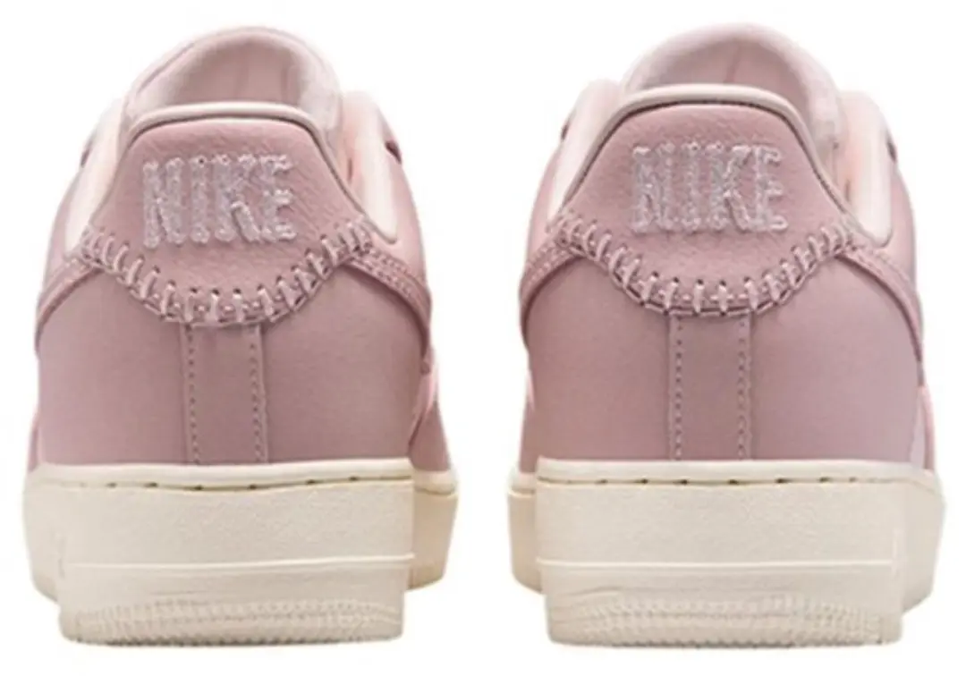 Nike Air Force 1 ’07 Dames Sneakers - Roze