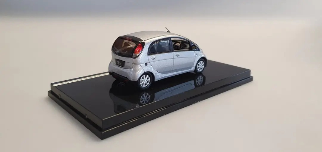 Mitsubishi i Vitesse 1:43 - Zilver