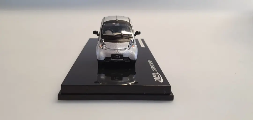 Mitsubishi i Vitesse 1:43 - Zilver