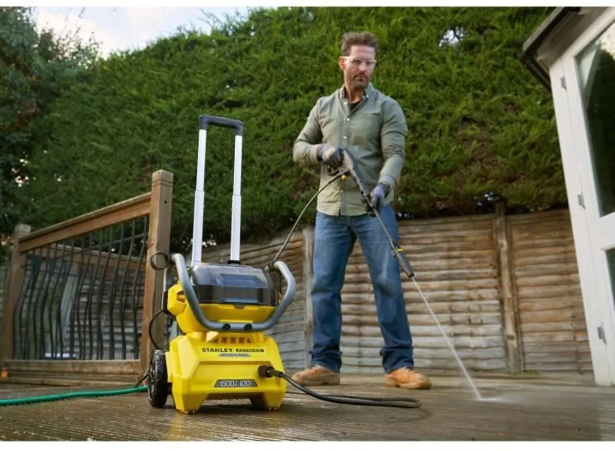 Stanley 18V Hogedrukreiniger SFMCPW1500B-XJ - 100 Bar