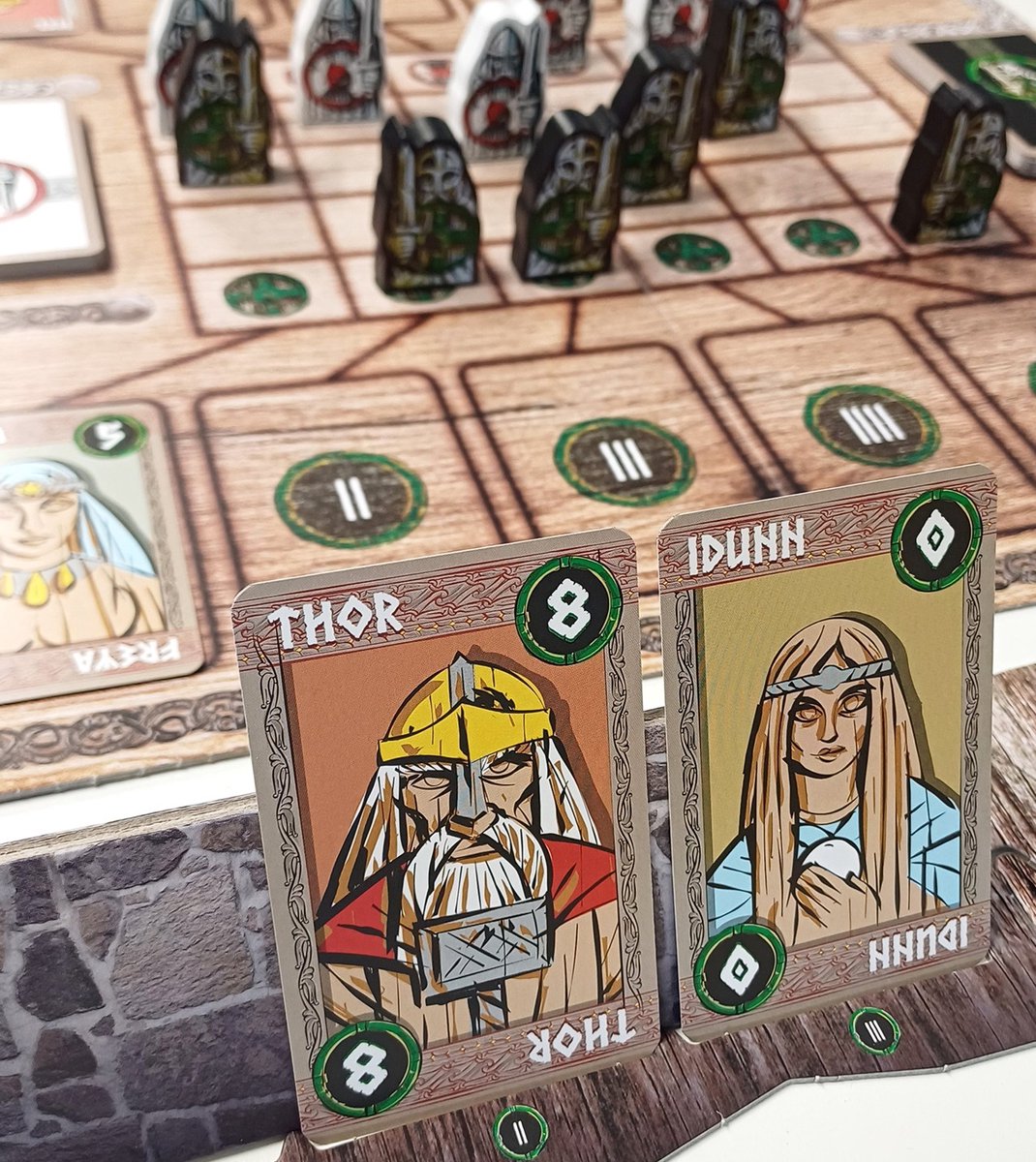 Tactic Odin's Table – Bordspel – Strategisch Vikings Duel – Goddelijke Krachten en Tactiek – Vikings Tales Serie – 2 Spelers – Vanaf 15 Jaar