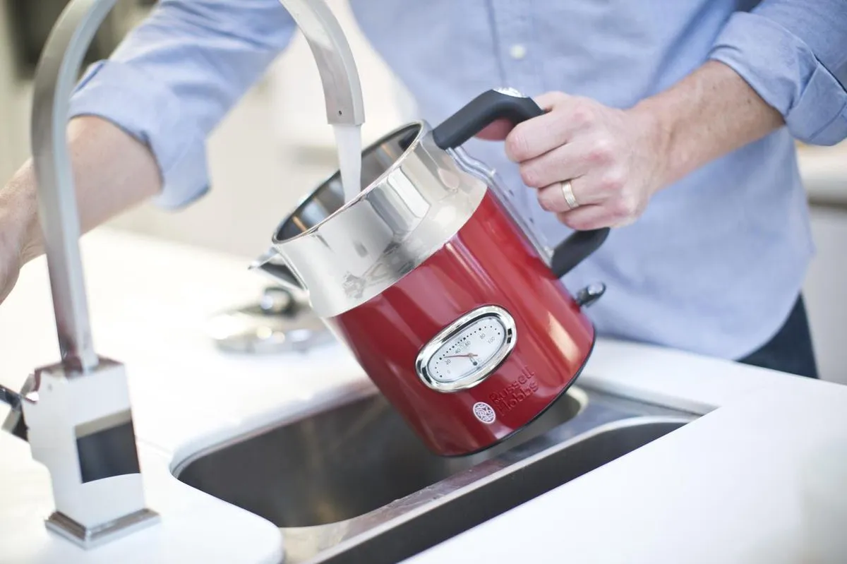 Russell Hobbs 21670-70 Waterkoker 2400W 1.7L - Rood/RVS - afbeelding 6 van 6
