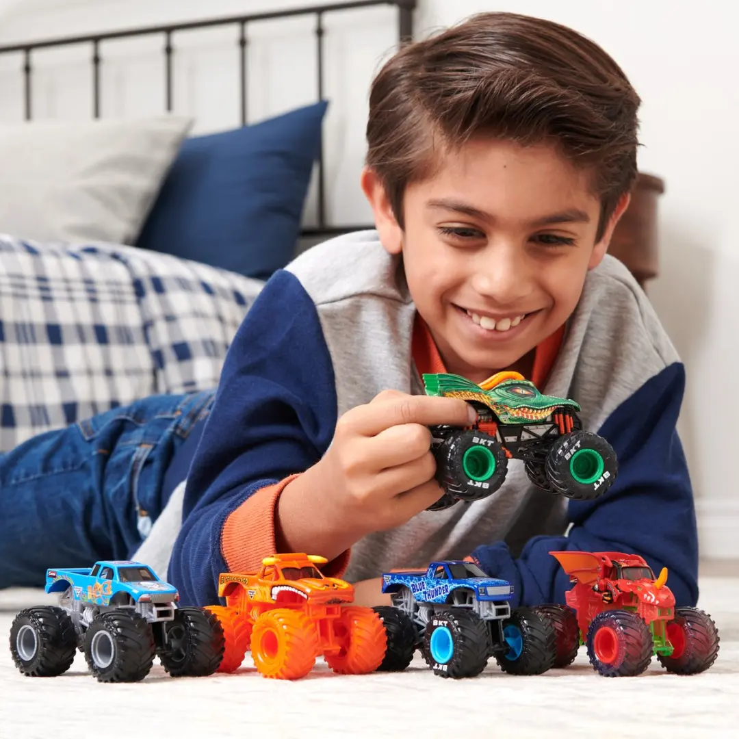 Spin Master Monster Jam Shaker vs. Max D 1:64 Khaki