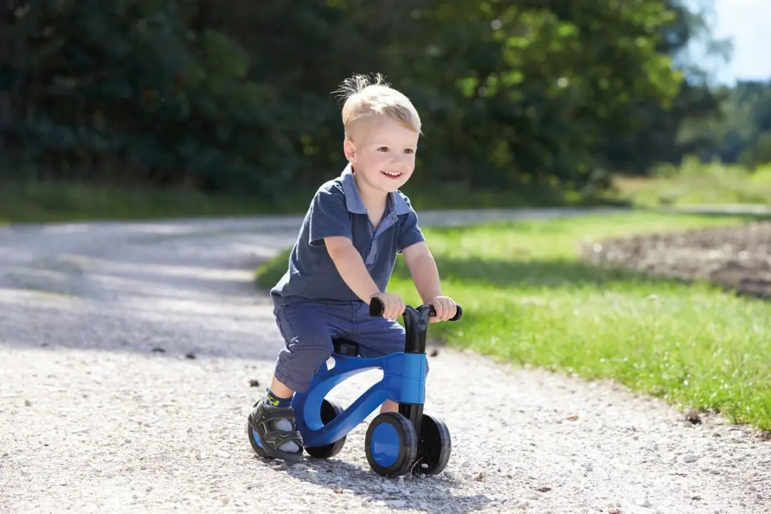 Lena Loopfiets SM07168 - 4 Wielen 13cm - Blauw/Zwart