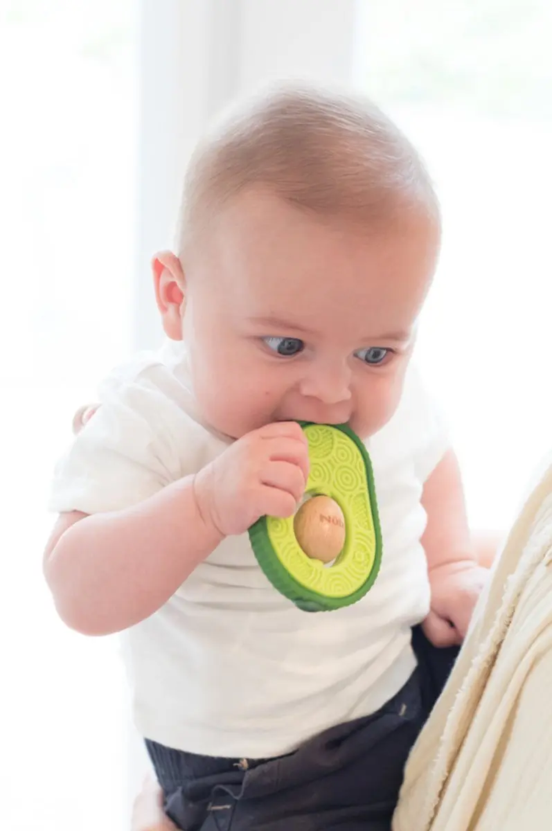 Nûby Avocado Bijtspeeltje - Silicone & Hout 6+ maanden