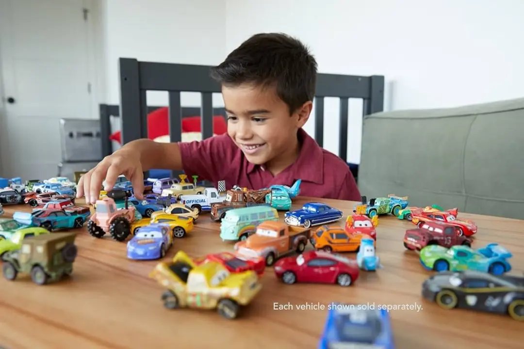 Mattel Disney Cars Marilyn Voertuig 1:55 - Paars