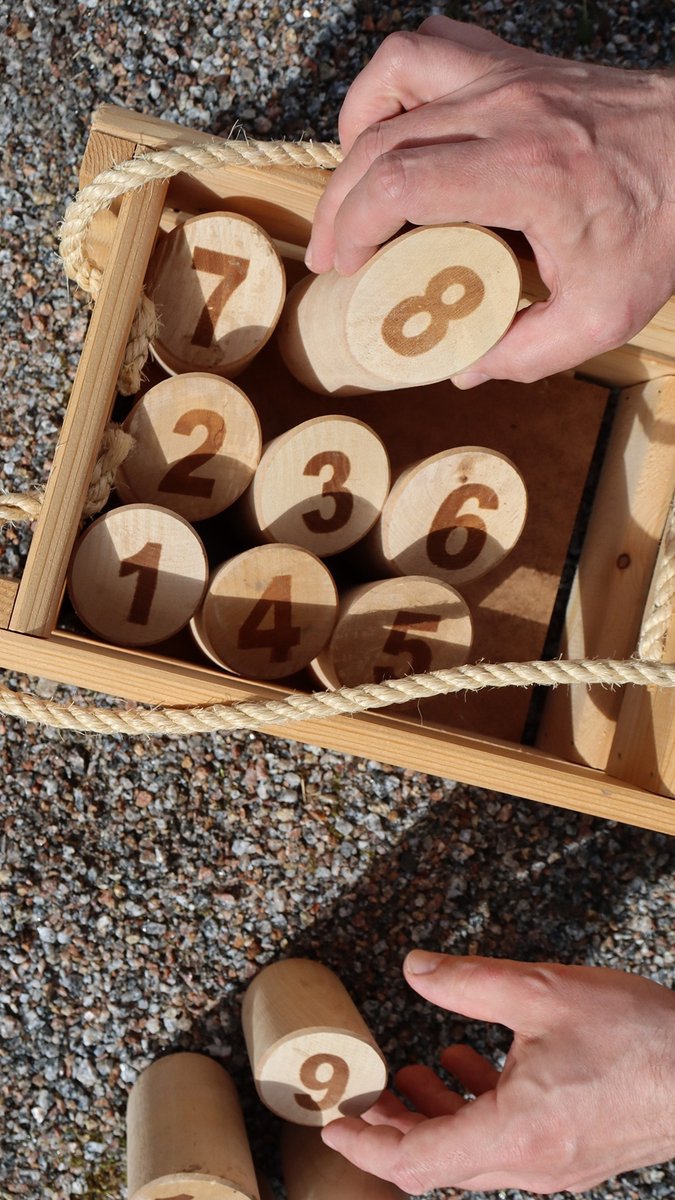 Tactic Mölkky – Vang- en Werpspel - Origineel Fins Houten Werpspel In Luxe Houten Draagkist – Duurzaam Berkenhout – Met Gratis Score-App