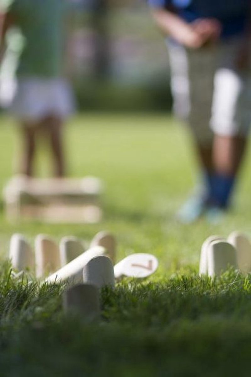 Tactic Mölkky – Vang- en Werpspel - Origineel Fins Houten Werpspel In Luxe Houten Draagkist – Duurzaam Berkenhout – Met Gratis Score-App