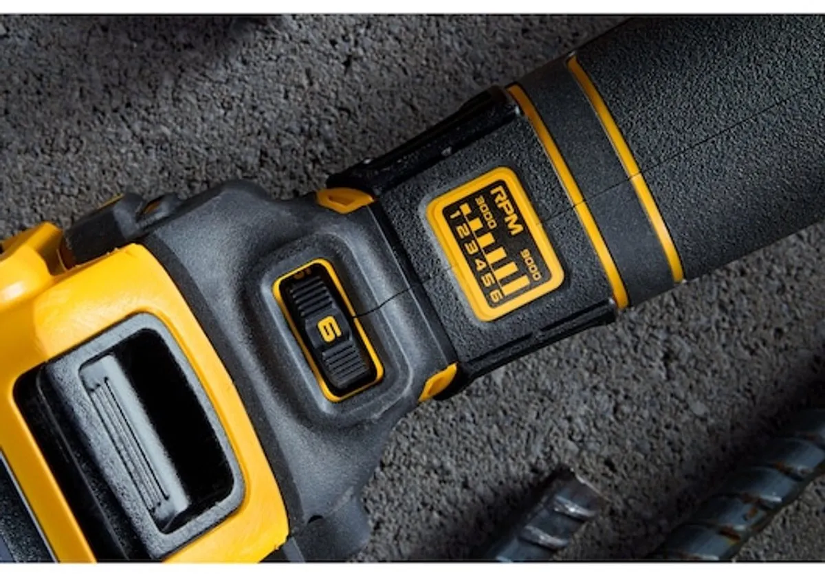 DeWalt DCG409VSNT Accu Haakse Slijper 125mm - Metaal