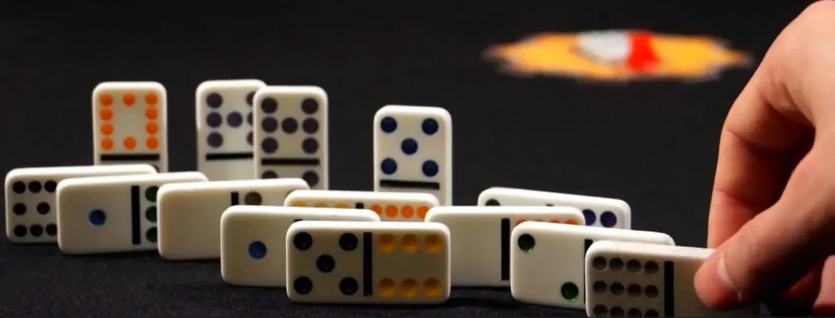 Tactic Domino Mexican Train 54005 - Bordspel - 2 tot 8 Spelers