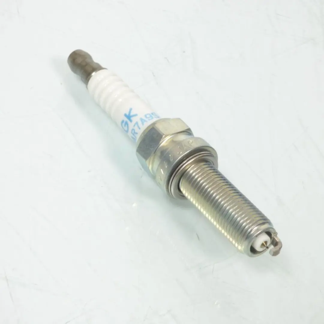 NGK Bougie SILMAR7A9S - Honda - Wit