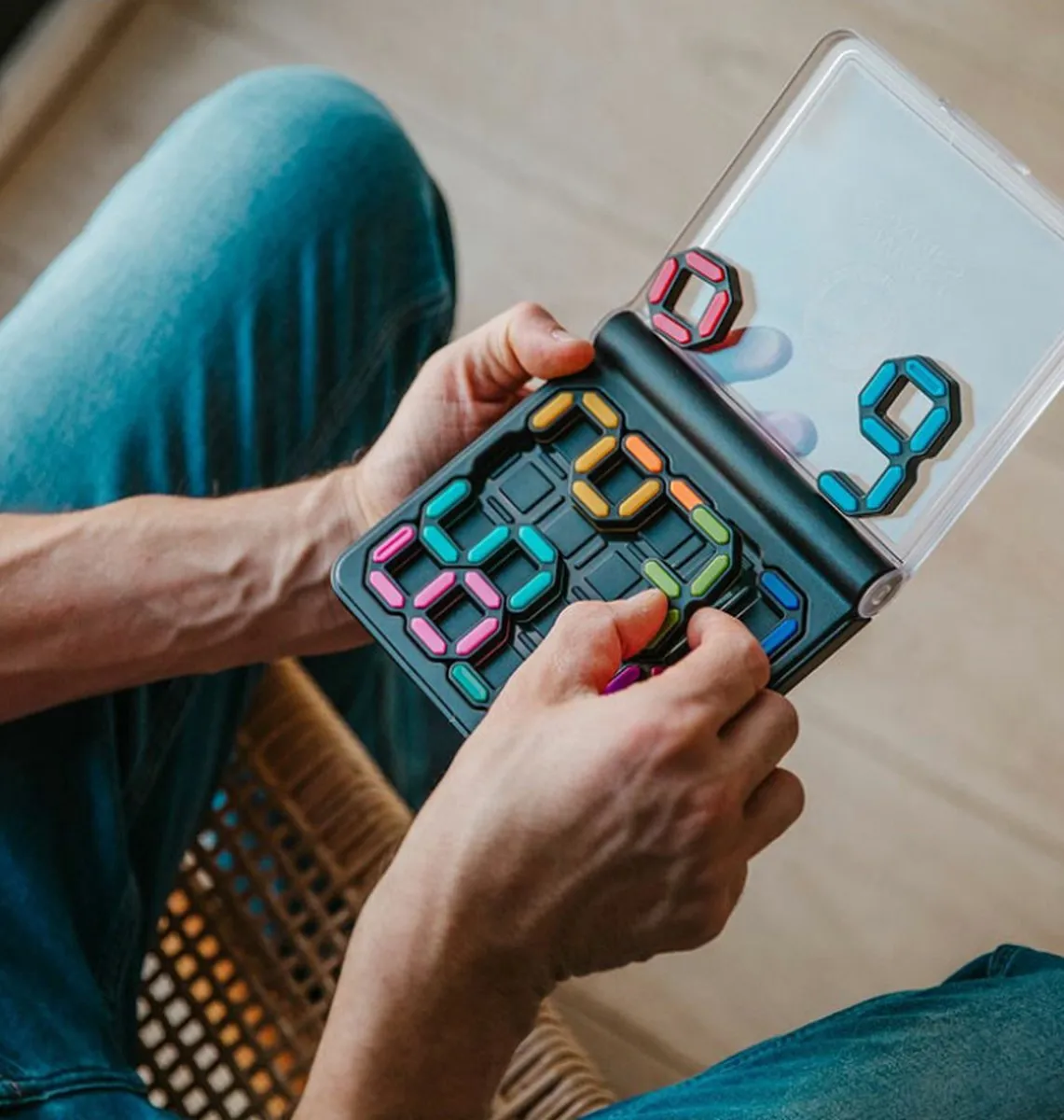 SmartGames IQ Digits SG 301 Denkpuzzel - 120 Uitdagingen