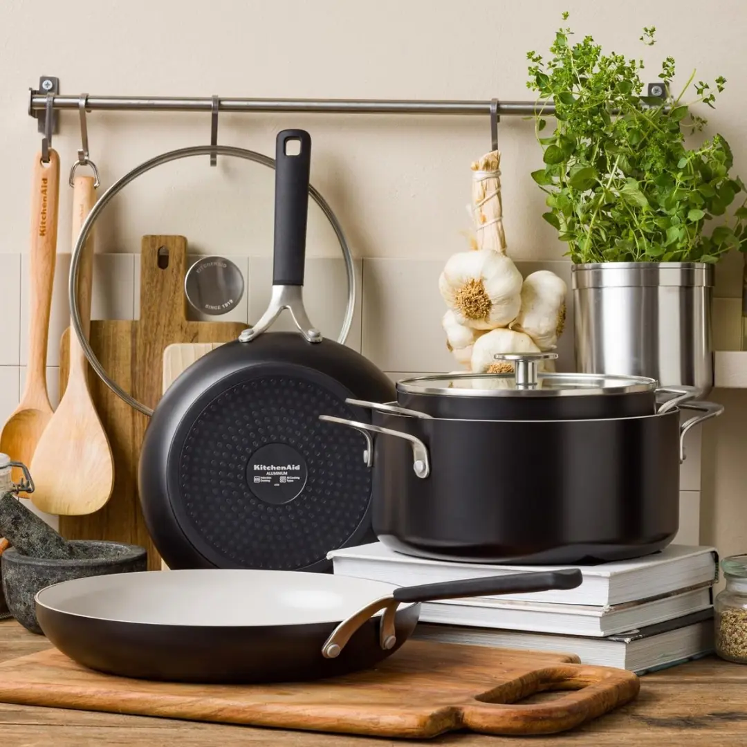KitchenAid Open Koekenpan 24cm - Zwart
