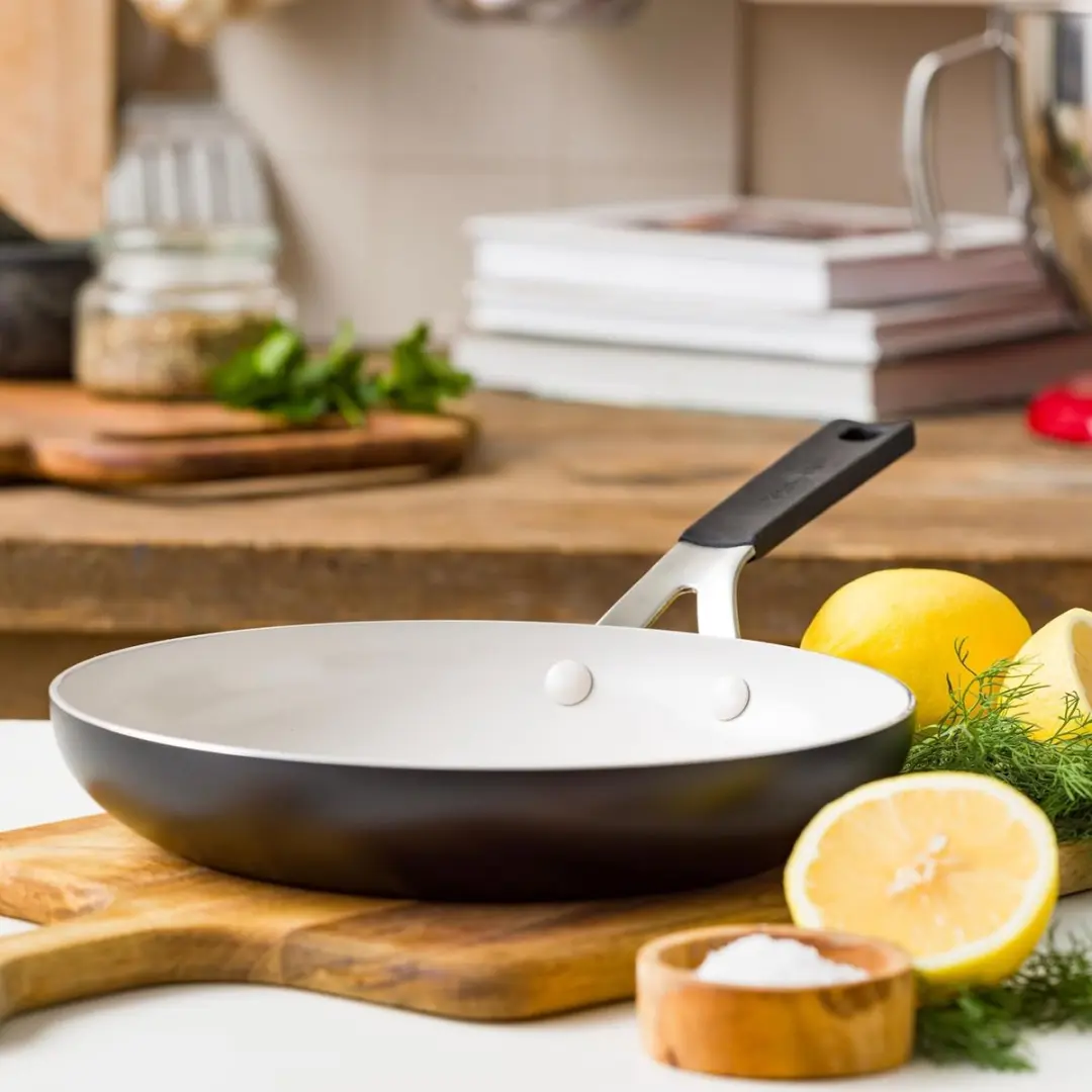 KitchenAid Open Koekenpan 24cm - Zwart
