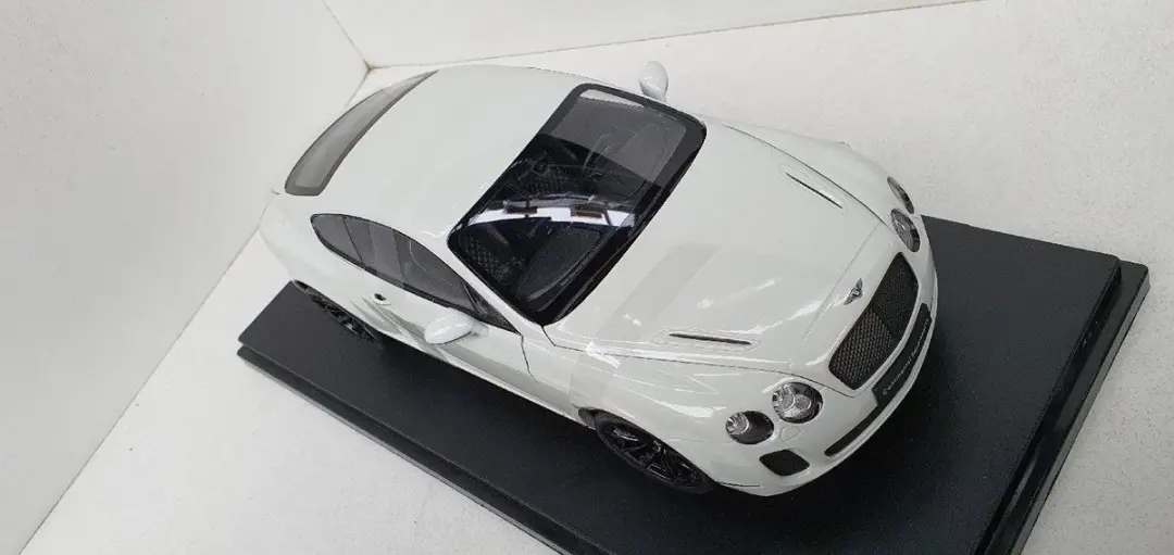 Bentley Continental Supersports 1:18 Modelauto - Wit