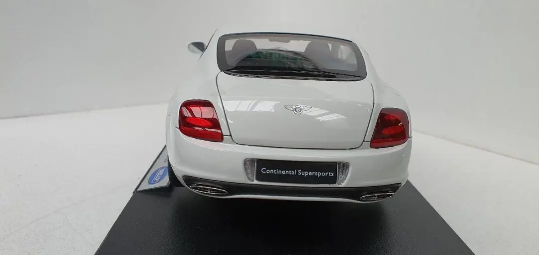 Bentley Continental Supersports 1:18 Modelauto - Wit