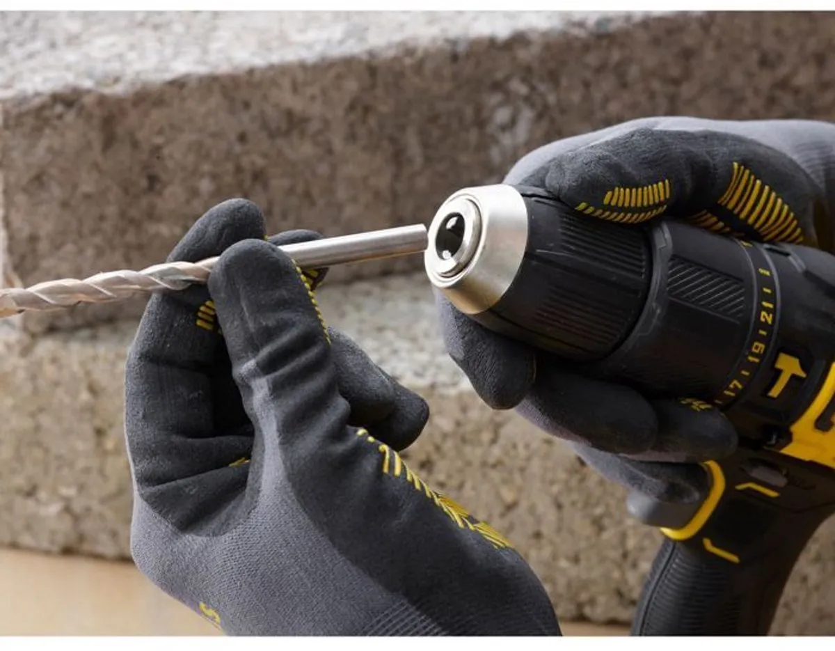 Stanley Gereedschap - 18V ACCU- Boor/Schroevendraaier, 2x accu 2,0 Ah Li-Ion, lader SFMCD711D22-QW