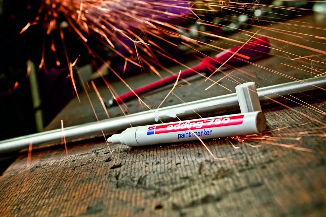 edding 750 Lakmarker Wit