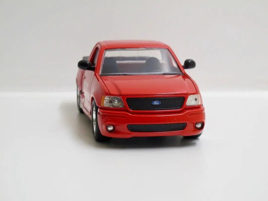 Jada Toys Ford F-150 SVT Lightning 1:24 99574