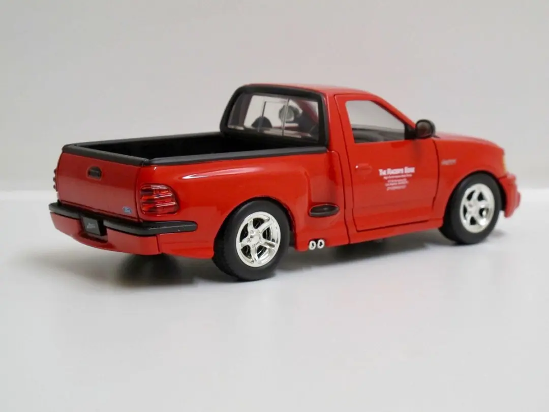 Jada Toys Ford F-150 SVT Lightning 1:24 99574 - Rood