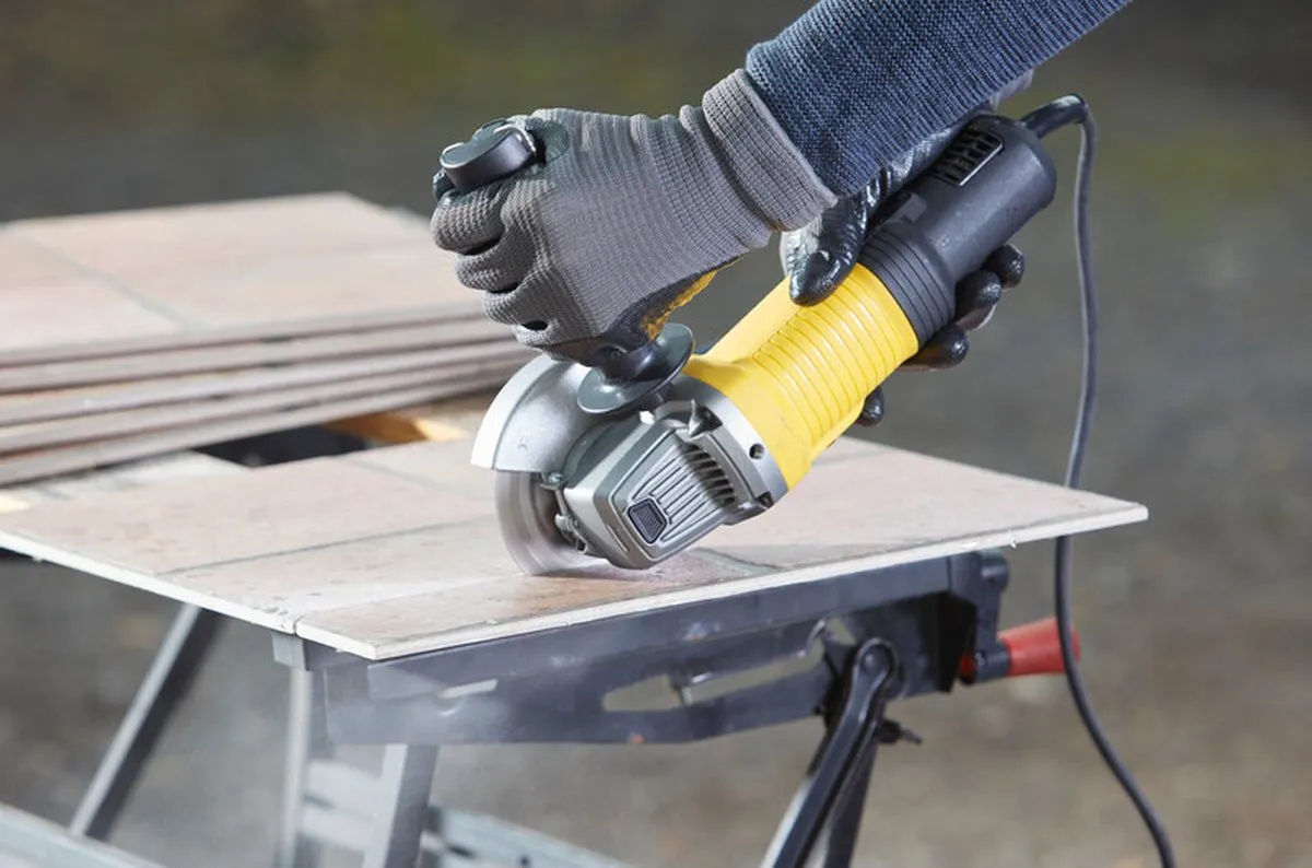 Stanley FatMax 850W Haakse Slijper 125mm FMEG220K - met Koffer - afbeelding 6 van 6