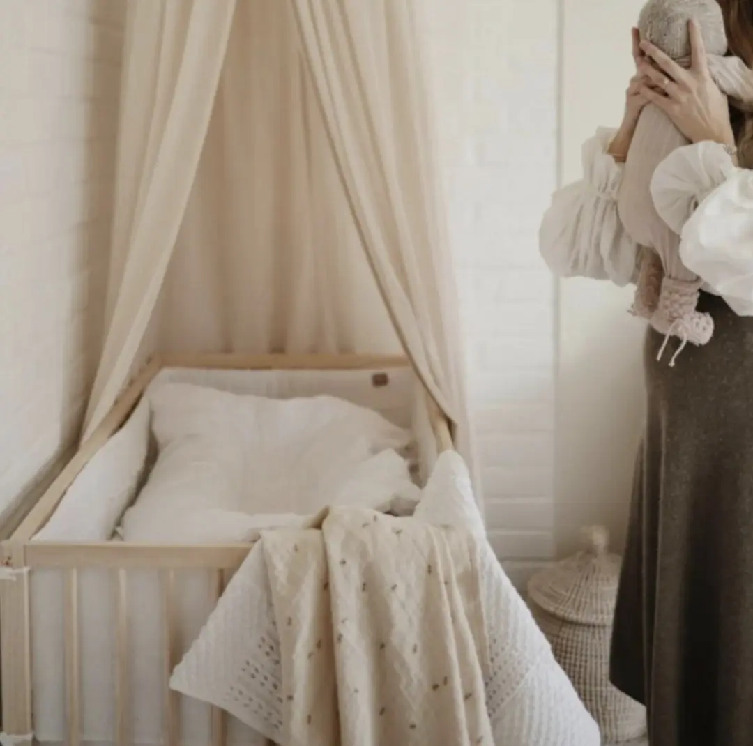 Mushie Hydrofiele Doek XL Swaddle Bijen - Beige