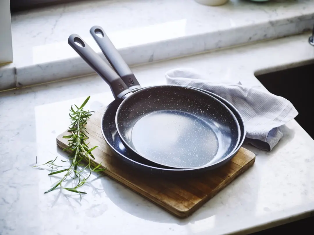 BK Universe Koekenpan 24cm - PFAS-vrij & Ovenbestendig 160°C - Zwart/Graniet