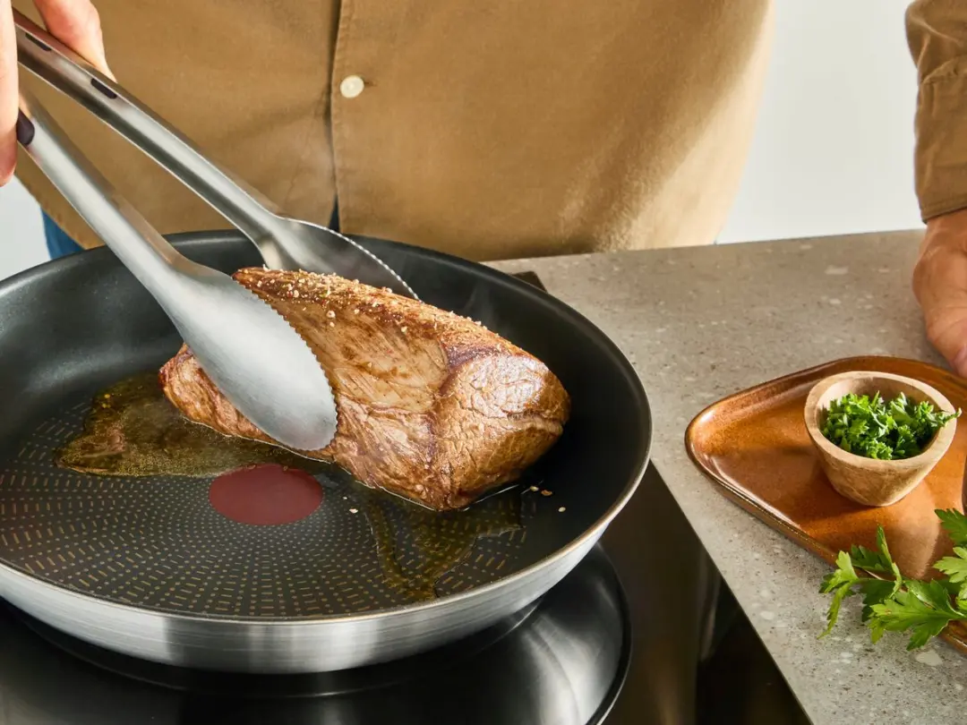 Tefal Emotion+ E3270444 Koekenpan 24cm - Zwart