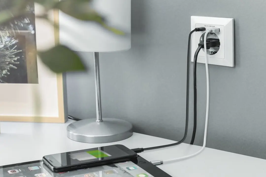 Digitus DA-70615 Stopcontact Onderbouw USB - Wit