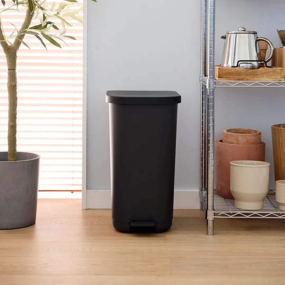Rotho Orbe Pedaalemmer 40L - Zwart - afbeelding 6 van 6