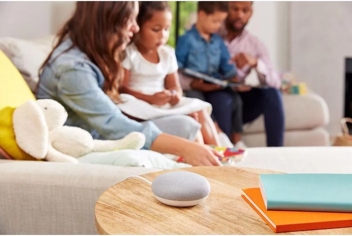 Google Nest Mini 2e generatie Smart Speaker - Zwart - afbeelding 6 van 6