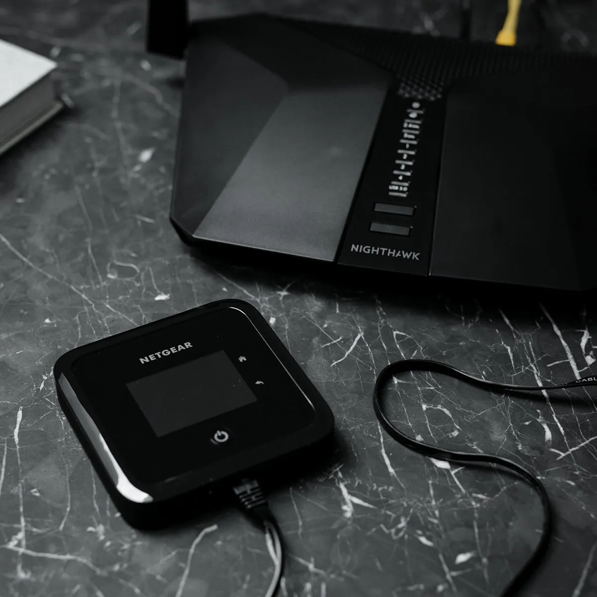 Netgear Nighthawk M5 MR5200 MiFi Router 1800 Mbps - Zwart - afbeelding 6 van 6