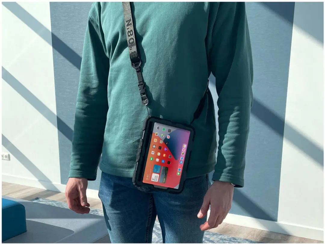 Selected Hoes Samsung Galaxy Tab A11 Plus - Blauw - 360° Draaibare Handriem