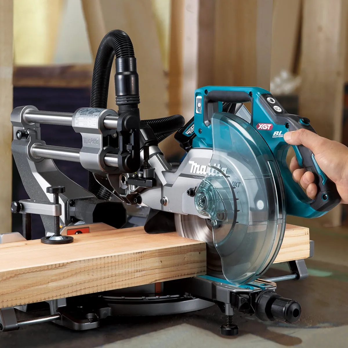 Makita LS002GZ01 XGT 40V Max Radiaal Afkortzaag - 216mm - Koolborstelloos