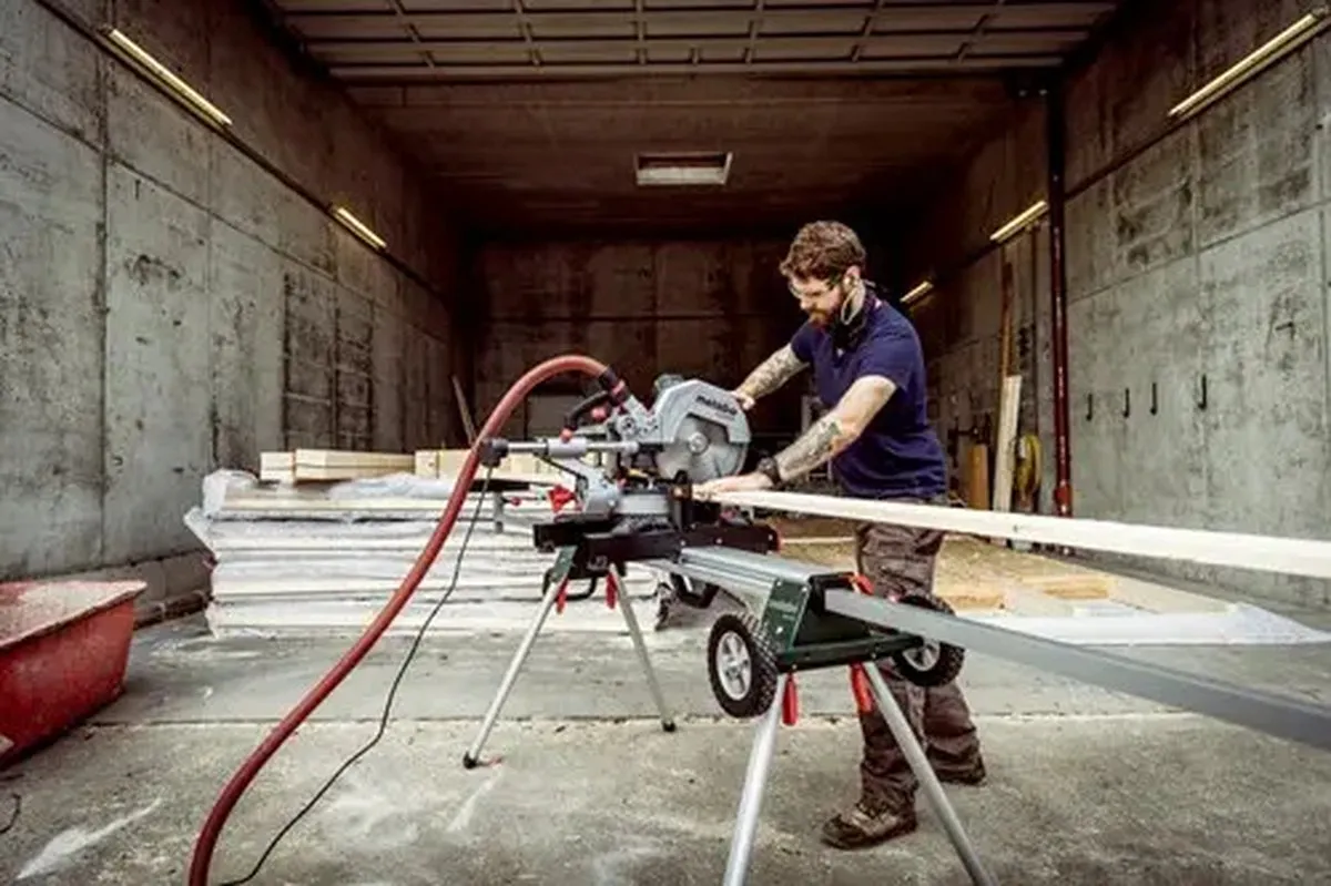 Metabo KGS 216 M Afkortzaag 1200W - Houtzaagblad 216mm