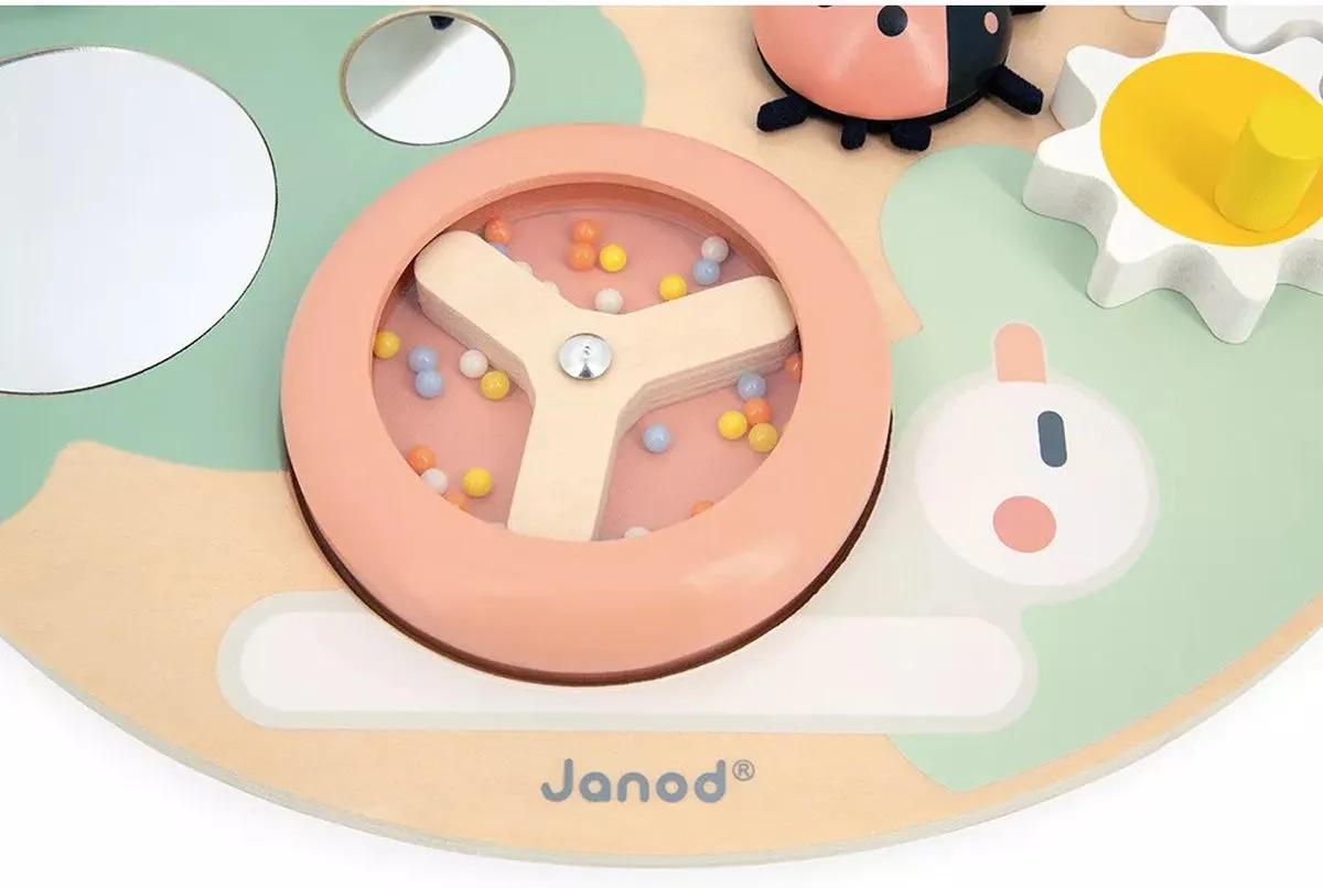 Janod Sweet Cocoon - Activiteitenbord - Dit Houten Bord Bestaat Uit Verschillende Tuindieren Voorzien Van Leuke Functies En In Totaal 7 Activiteiten - Geschikt Vanaf 1 Jaar