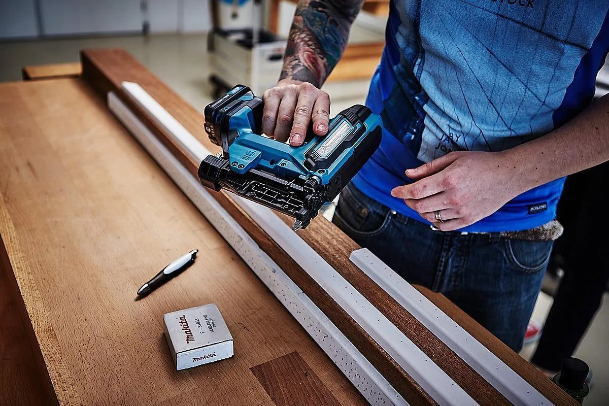 Makita PT354DZJ Tacker - 10,8V - Spijkers