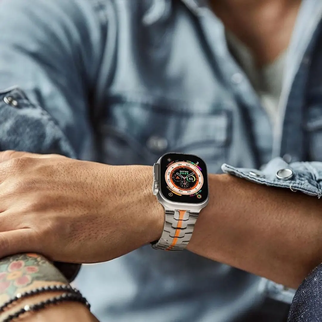 MobiQ Titanium Bandje Apple Watch 46mm - Zilver/Oranje