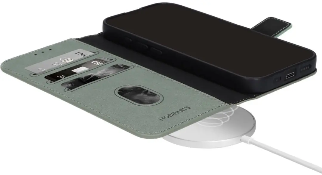 Mobiparts MP-129977 Hoesje iPhone 17 Pro - Wallet Eco Leer Groen
