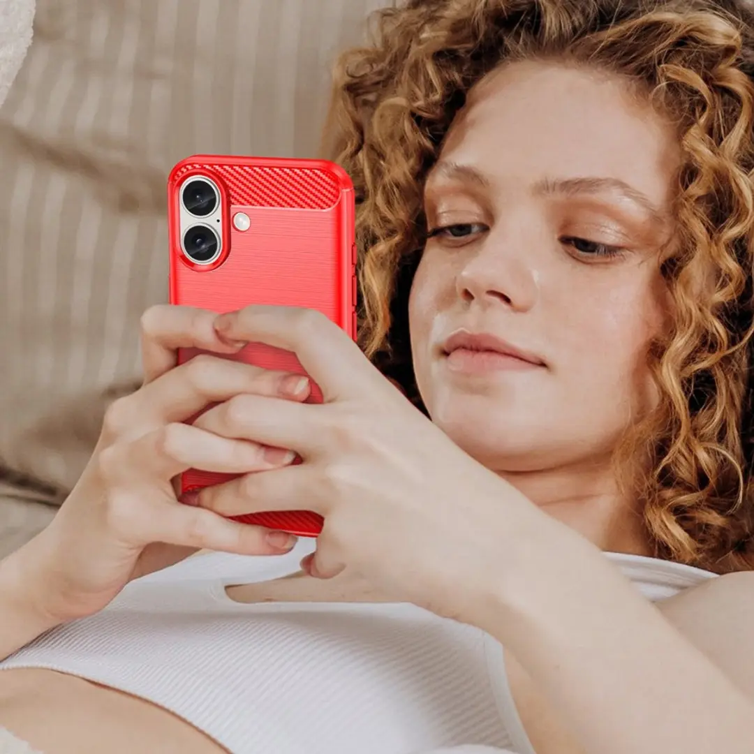 MobiQ Carbon Look Hoesje iPhone 16 Plus - Rood - 46-00133