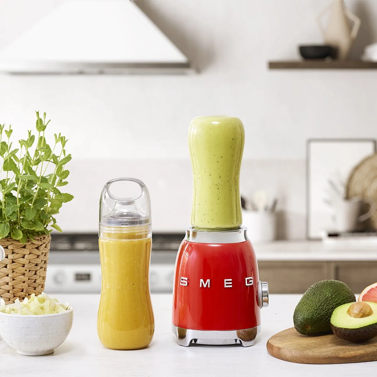 Smeg PBF01RDEU Personal Blender 300W - Rood - 600ml - afbeelding 6 van 6