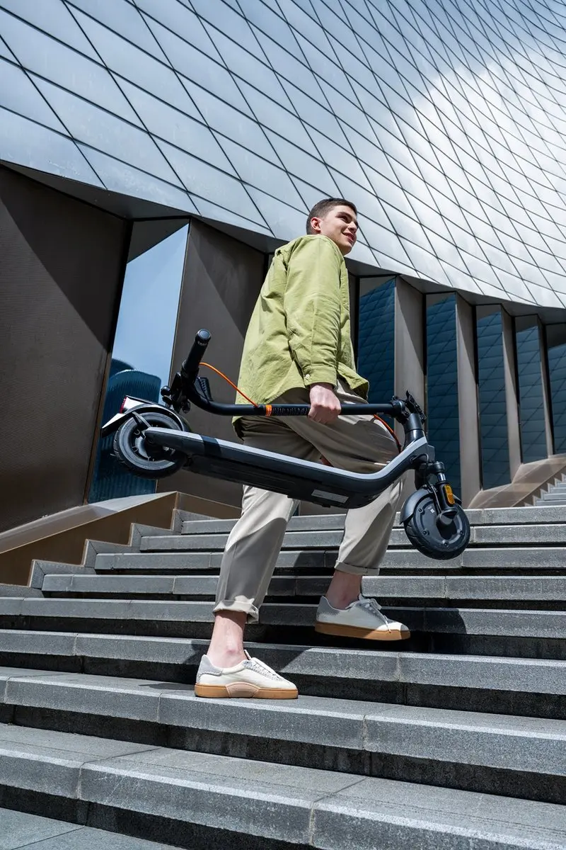 Segway E2PLUSII Elektrische Scooter 500W - 25 km - Zwart/Grijs