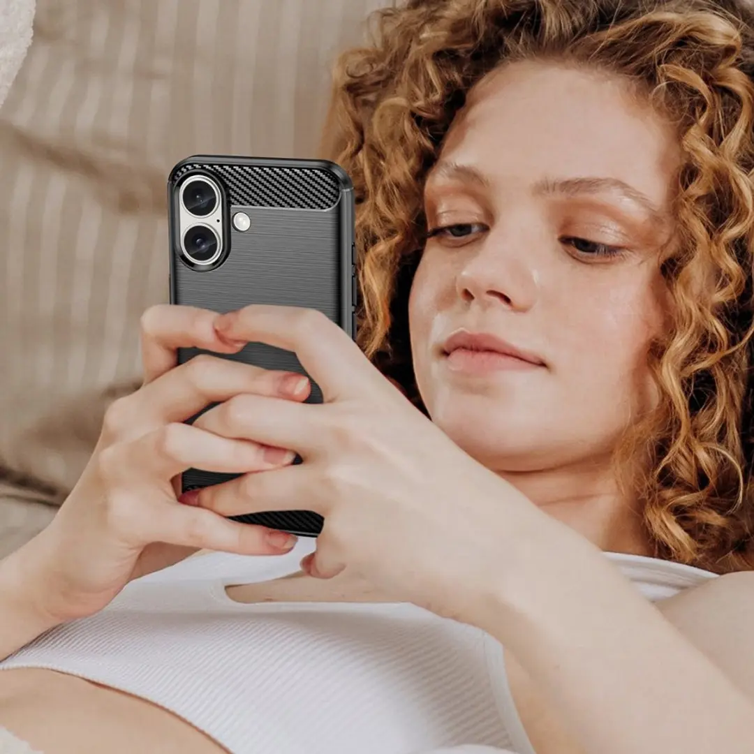 MobiQ Carbon Look Hoesje iPhone 16 Plus - Zwart - 46-00132