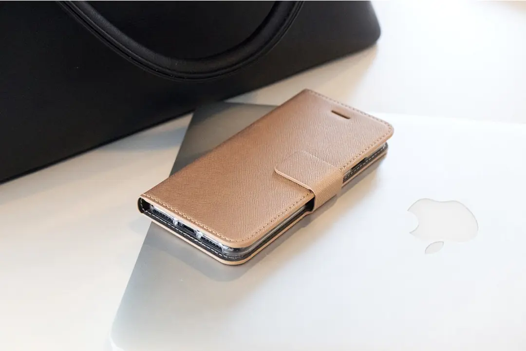Mobiparts MP-87854 Hoesje Samsung Galaxy S10e - Saffiano - 3 Opbergvakken - Bruin Koper