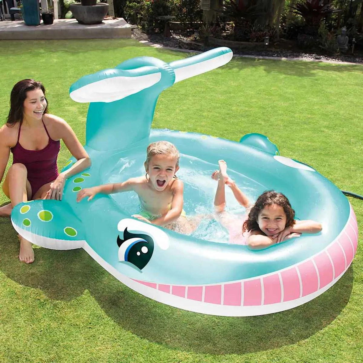 Intex Whale Spray Opblaaszwembad 201x196cm - 200L - Blauw