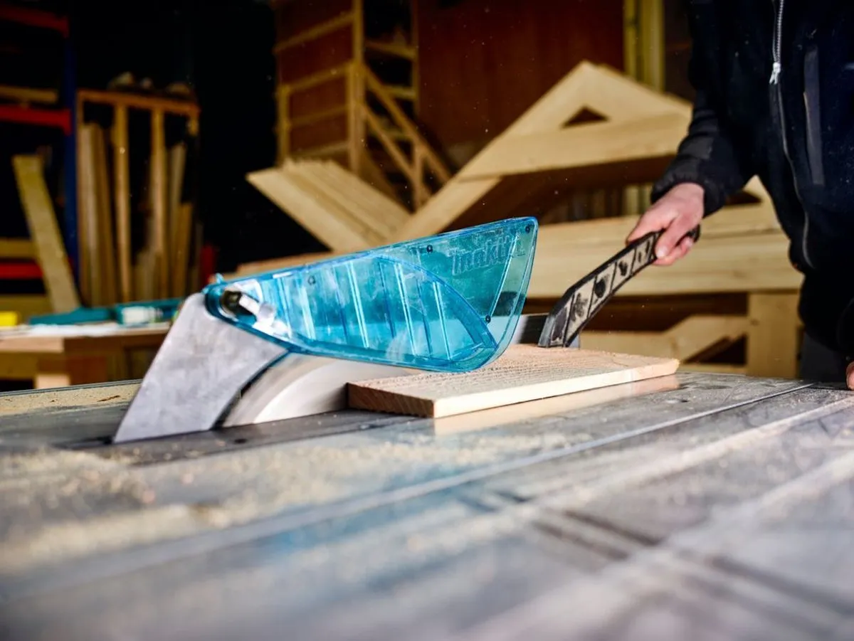 Makita 2712 Bouwtafelzaag 2000W - Ø315mm Zaagblad