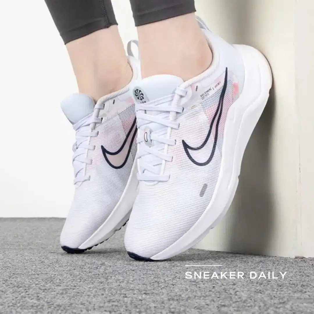 Nike Downshifter 12 PRM Hardloopschoen 39 - Wit/Roze